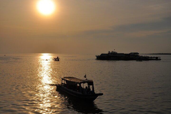 Siem Reap Floating Village Tour with Khmer Meal & Beer