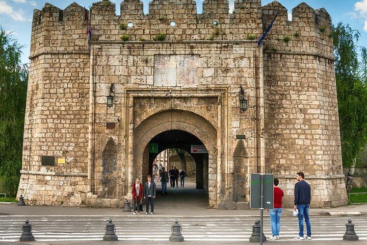 Private Skopje Sofia Transfer with City Tour in Nis
