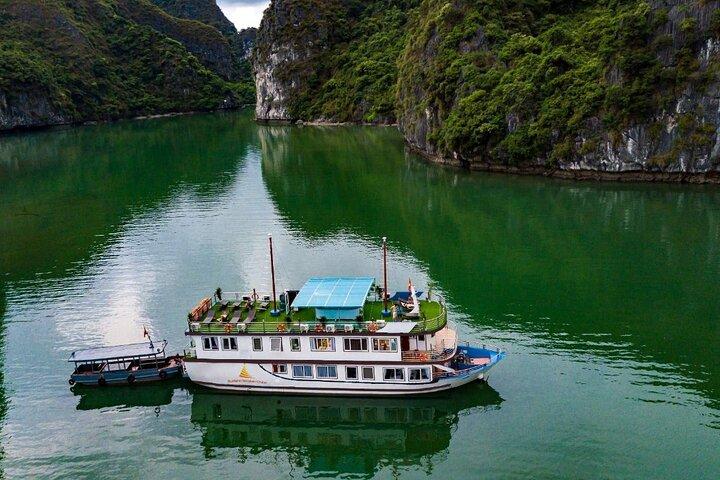 Lan Ha bay deluxe cruise 2 days: Kayaking & swimming at pristine places