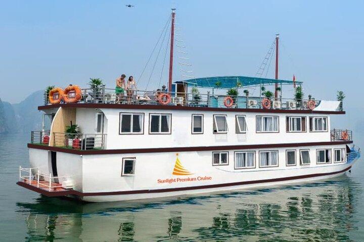 Lan Ha bay deluxe cruise 2 days: Kayaking & swimming at pristine places