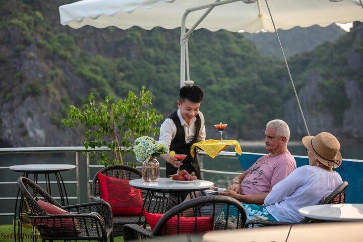 Lan Ha bay deluxe cruise 2 days: Kayaking & swimming at pristine places