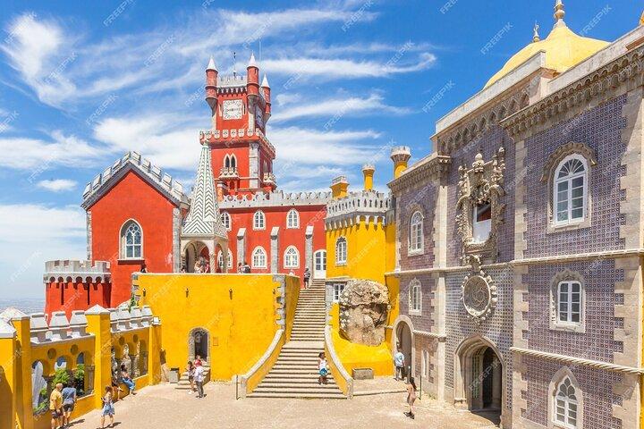 Lisbon: Pena Palace, Cabo da Roca, Cascais private tour