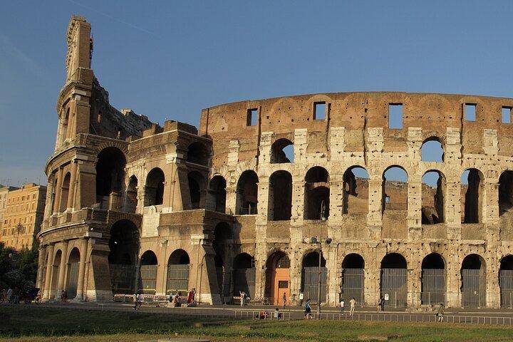 Escorted Colosseum Arena and Forum Tickets with E- Audioguide