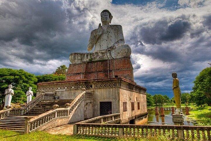 Siem Reap to Phnom Penh: 2-Day with Battambang Highlights