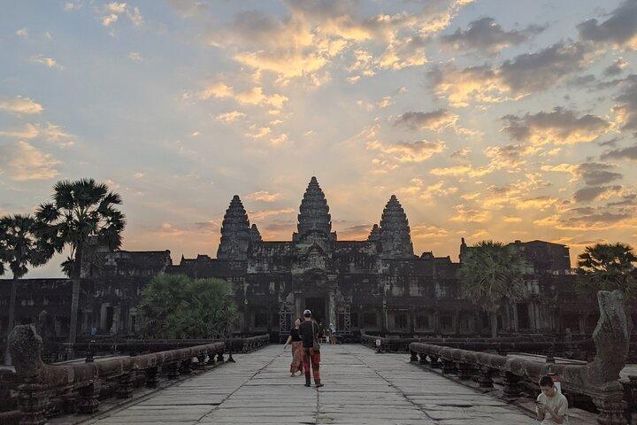 Private Sunrise Angkor Temples Tour