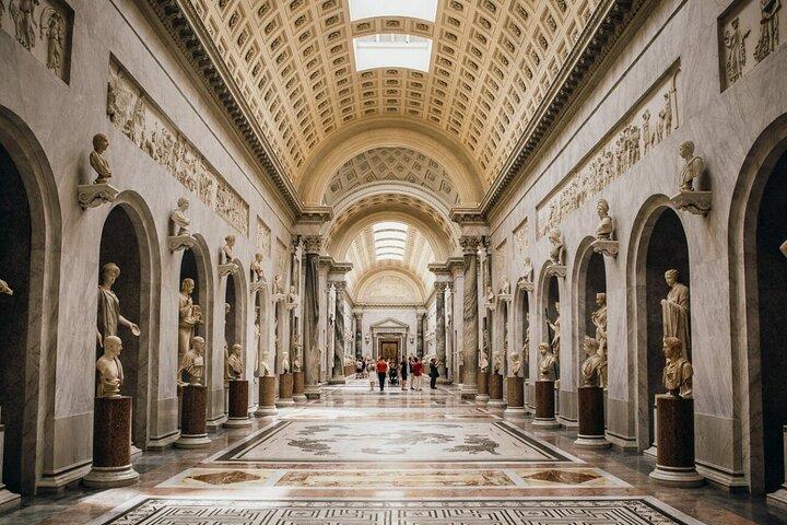 Private Tour: Deluxe Vatican Museum and St. Peter's Basilica with Hotel pick-up