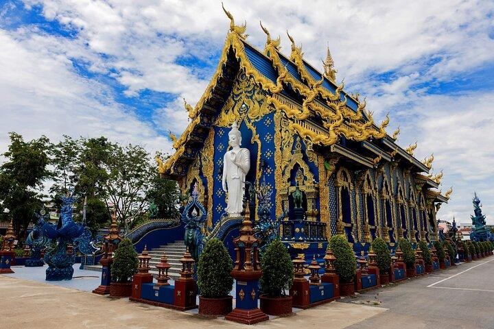 Chiang Rai Famed Temples and Golden Triangle Tour from Chiang Mai