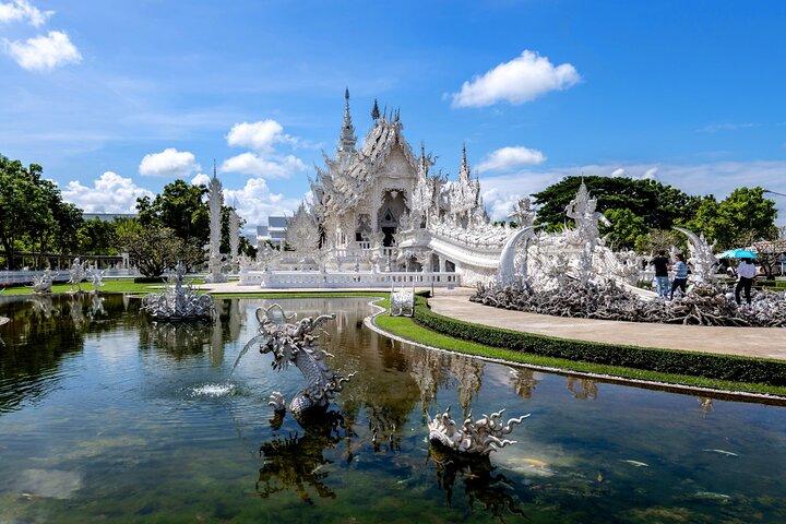 Chiang Rai Famed Temples and Golden Triangle Tour from Chiang Mai