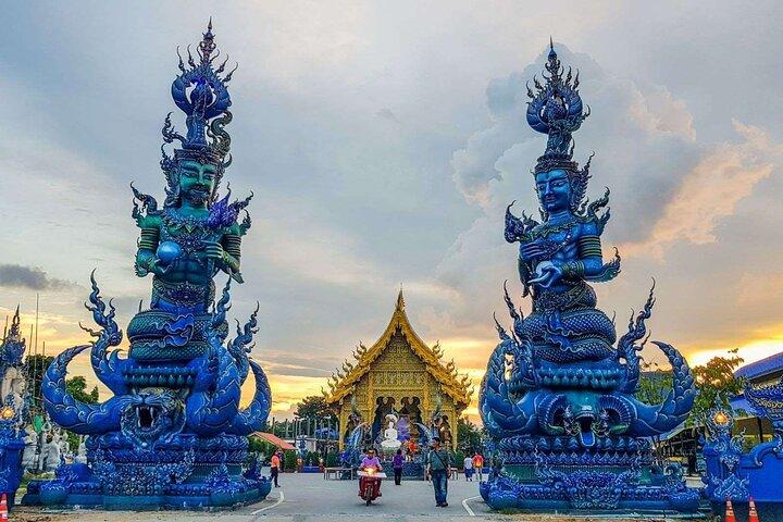 Chiang Rai Famed Temples and Golden Triangle Tour from Chiang Mai