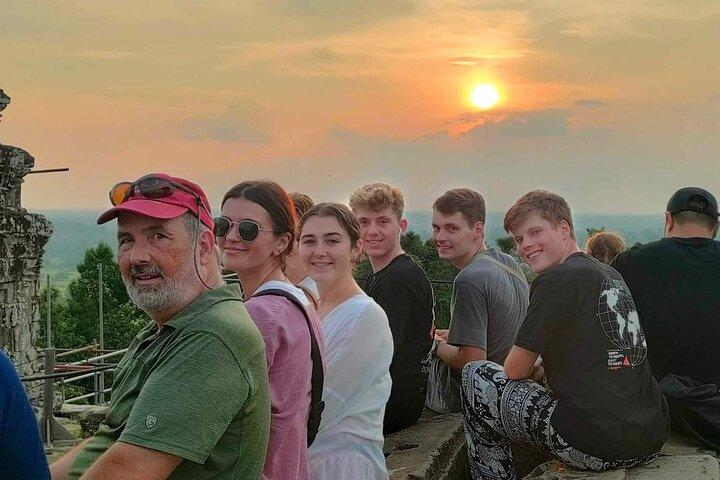 Angkor Wat full Day 'Small Group with sunset & Tour Guide