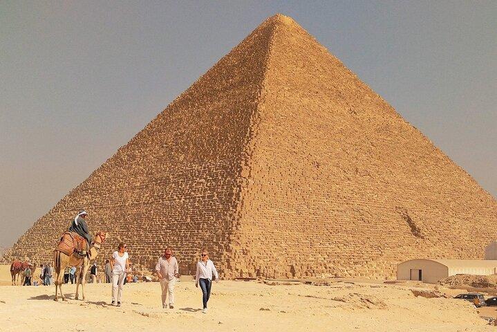 Day Tour Giza Pyramids, Sphinx, Camel,and Lunch in CairoPrivate
