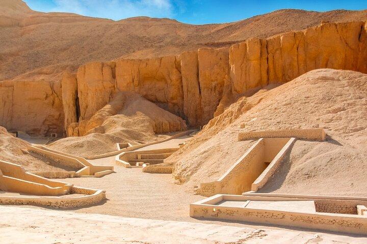 Full-Day Private Luxor Tour from Cairo by Plane with Lunch