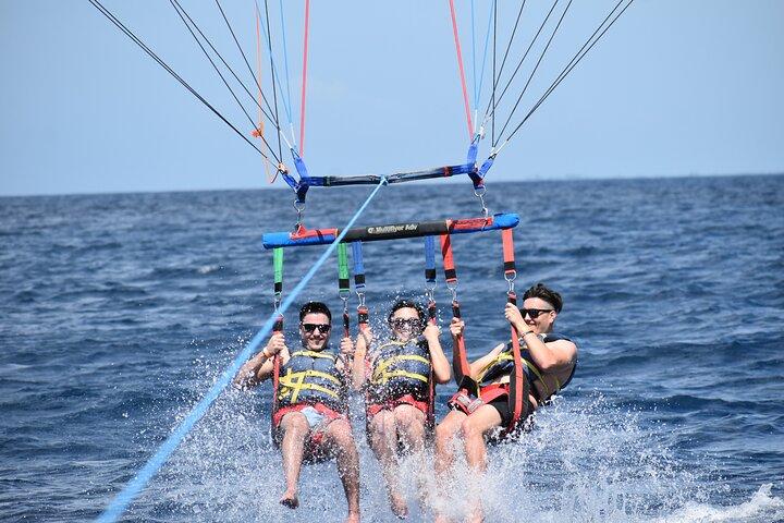 Waikiki Parasailing in Hawaii from Oahu