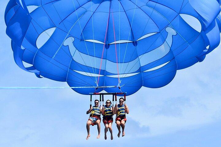 Waikiki Parasailing in Hawaii from Oahu