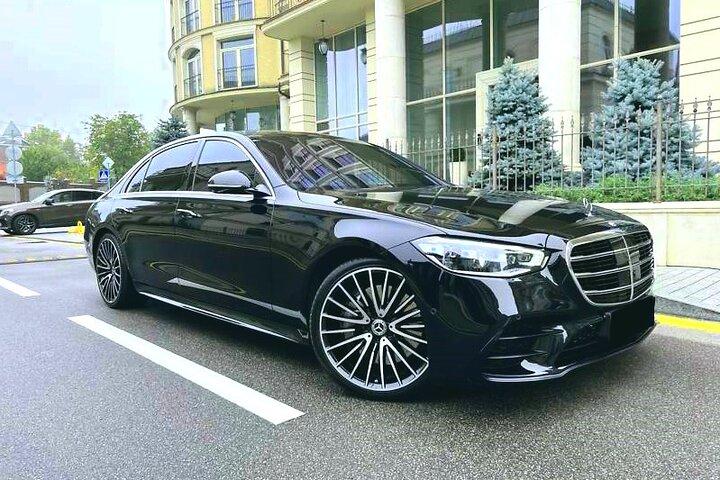 Hourly Disposal Service in Paris: Private Driver by Luxury Car