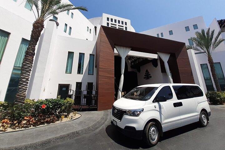van private one way from airport to your Hotel in los cabos