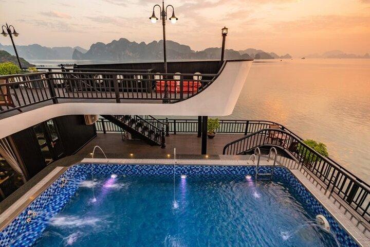 RITA Cruise 5* Lan Hạ-Cat Ba 3 days 2 nights with 2 ways transfer