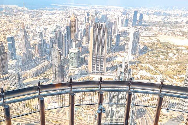 Burj Khalifa Tickets: Dubai Views and Lunch or Dinner
