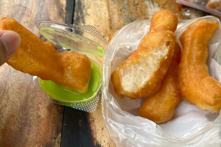 Bangkok Food Tour and Sightseeing with Tuktuk