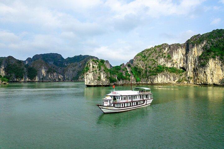 Classic 2D1N Halong Bay Cruise from Hanoi with Bus Transfer