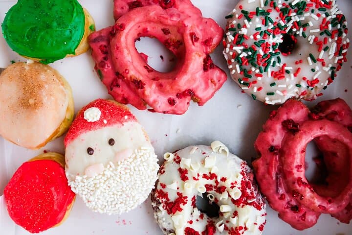 Magical Midtown Holiday Tour: Donuts, Lights & Hot Chocolate