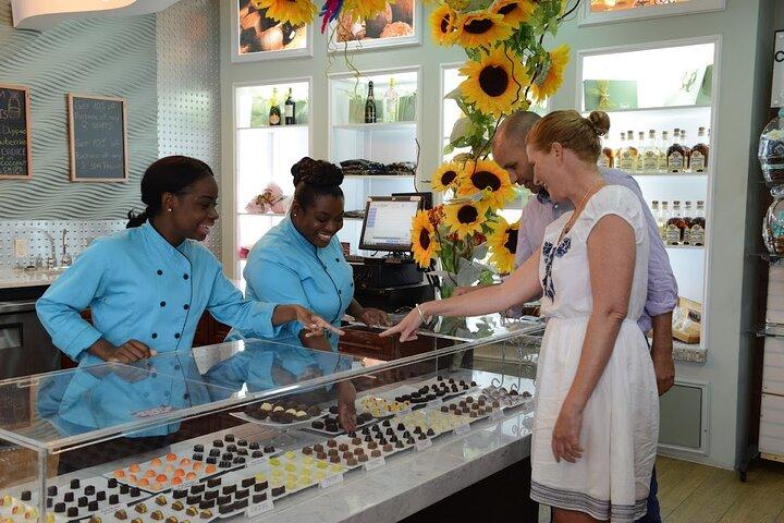 Private Guided Island Tour in Nassau Bahamas -Free Wifi & Drinks