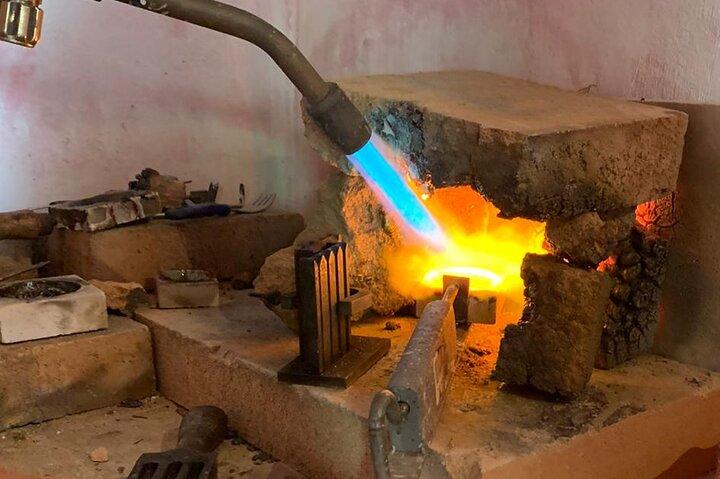 Forge your own wedding rings or friendship rings in Tuscany