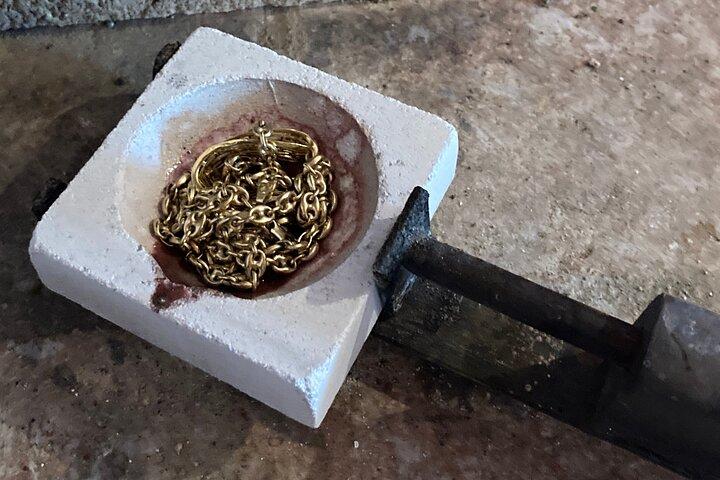 Forge your own wedding rings or friendship rings in Tuscany