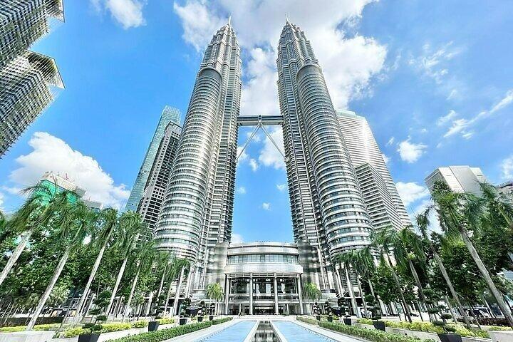 Petronas Twin Towers skybridge tickets (SINGAPORE GUESTS ONLY)