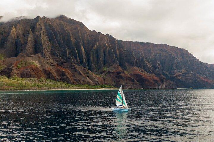 Kauai: Leila Na Pali Sunset Dinner Sail