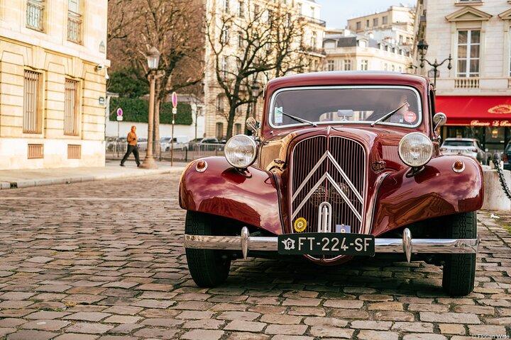 Guided tour of Paris in Citroën Traction Avant or DS 21