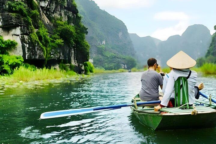 Hoa Lu - Tam Coc - Mua Cave Small Group -Buffet Lunch - Limousine