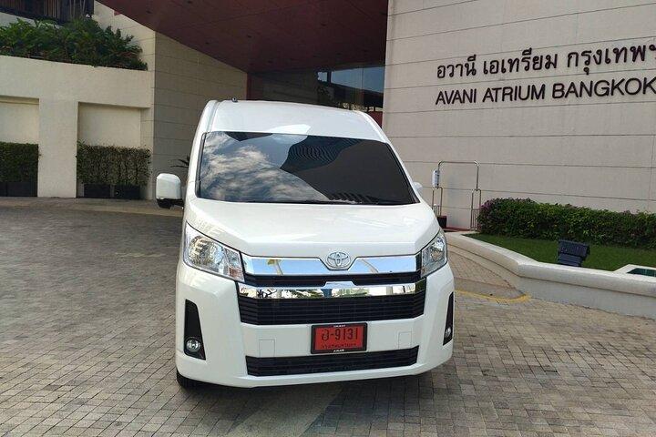 Bangkok Airport Arrival : Luxury limousine (Airport to Hotel)