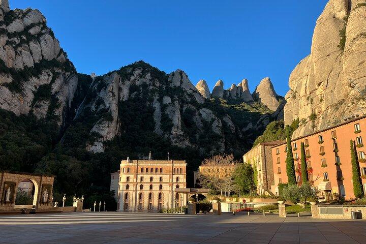 Montserrat very early : Hiking, Abbey, very small group