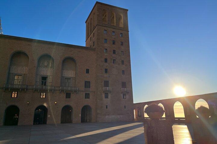 Montserrat very early : Hiking, Abbey, very small group