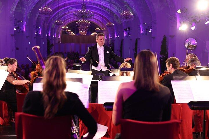 Schönbrunn: After-Hours Palace Tour, Christmas Market & Concert
