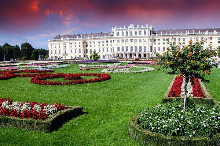 Schoenbrunn Palace Private Walking Tour in Vienna