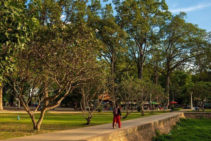 Siem Reap City Walking with Expert Tour Guide Private Tour