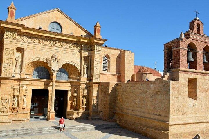 Historical Tour in the Colonial Zone