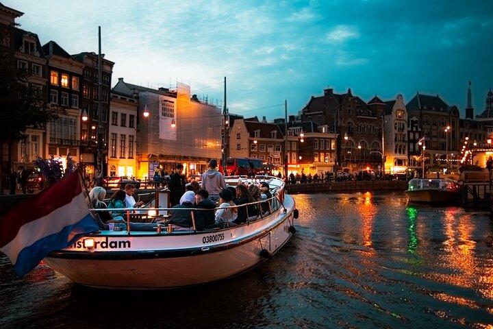 Amsterdam: The Bulldog Boat Tour, Smoke-Friendly incl. 2 Drinks
