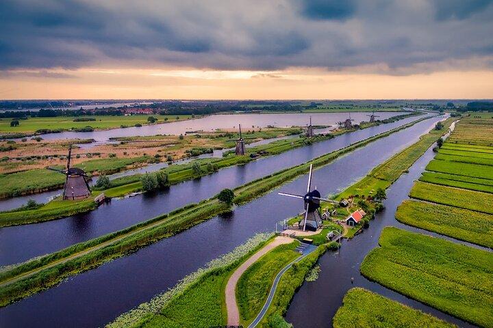Kinderdijk Windmills and Delft Small-Group Tour from Amsterdam