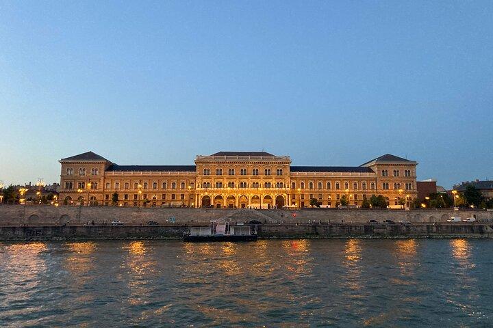 8-hour private Budapest city tour by car / minivan