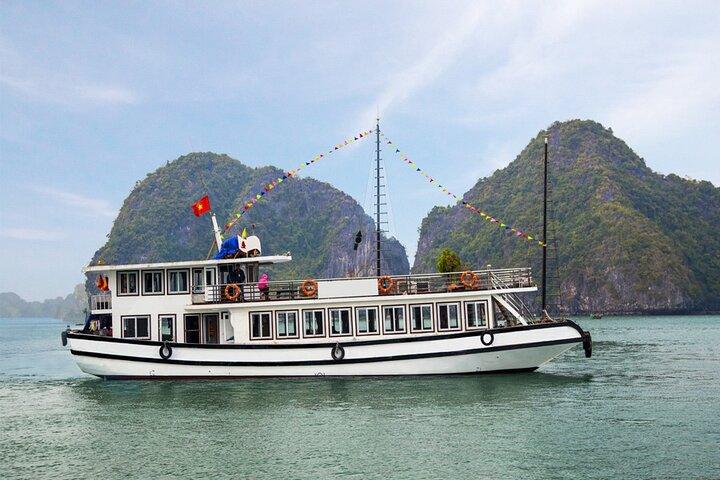 Ha Long Bay Day Tour Best Seller: Cruise,Kayak, Swim,Hike & Lunch