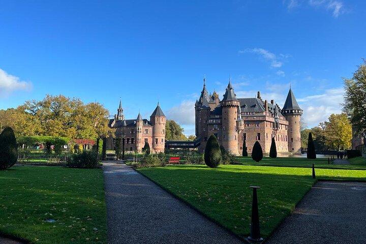 Small Group Tour to Muiderslot & Castle de Haar from Amsterdam