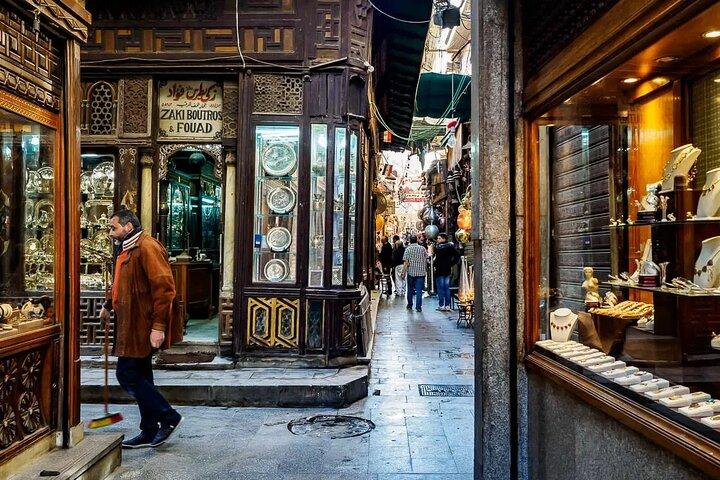 Private Visit to Cairo's Khan el Khalili Market with Local dish