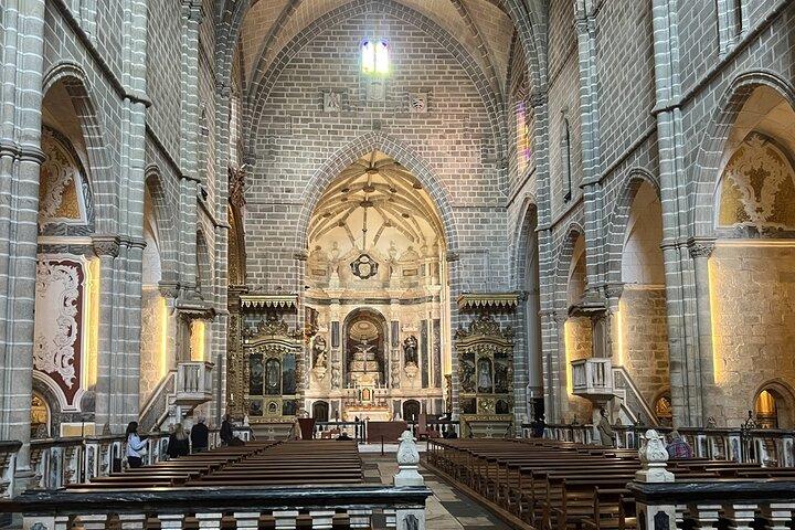 Full-day Trip in Evora, Winery & Cork Factory Private Transport