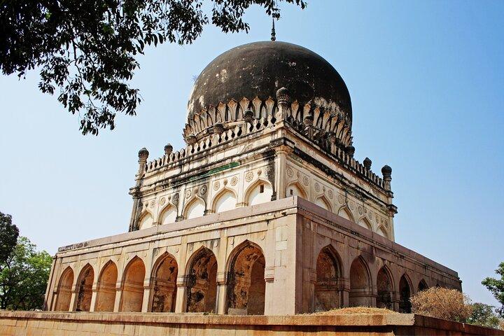 Golconda Fort & Qutub Shahi Tombs Guided Excursion by Car
