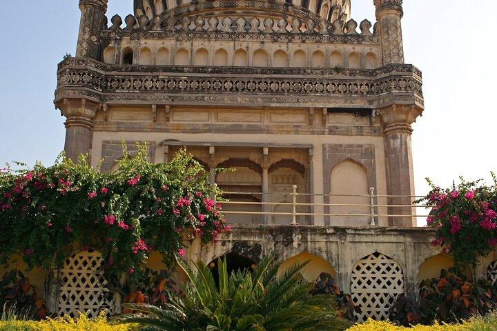 Golconda Fort & Qutub Shahi Tombs Guided Excursion by Car