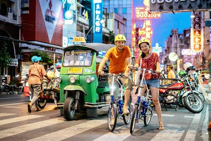 Bangkok Night Bike Tour -Hotel-pickup & Dinner