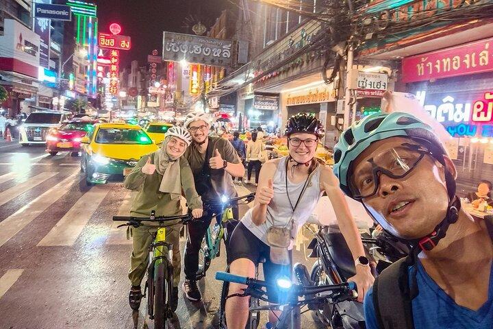 Bangkok Night Bike Tour -Hotel-pickup & Dinner